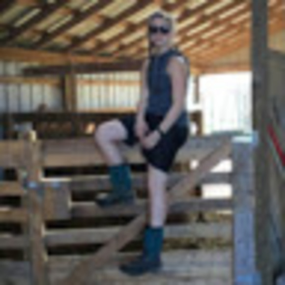 Meet your Posher, Rae - Picture 1 of 1